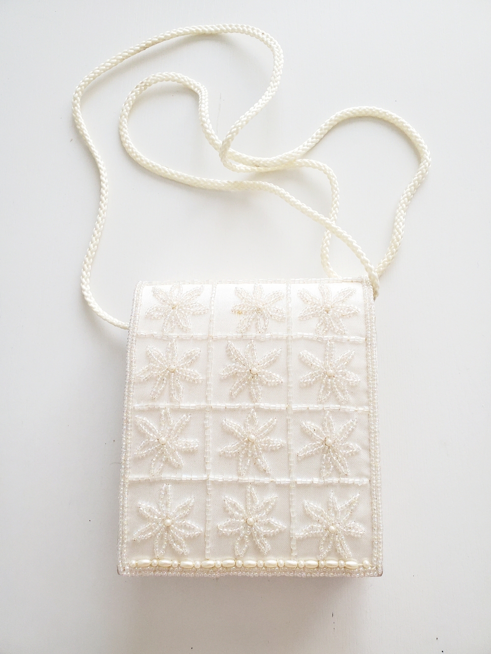 Elegant Beaded Crossbody Bag in Ivory - Vintage